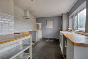 Kitchen- click for photo gallery